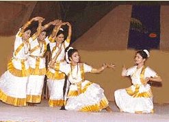 learn mohiniyattam